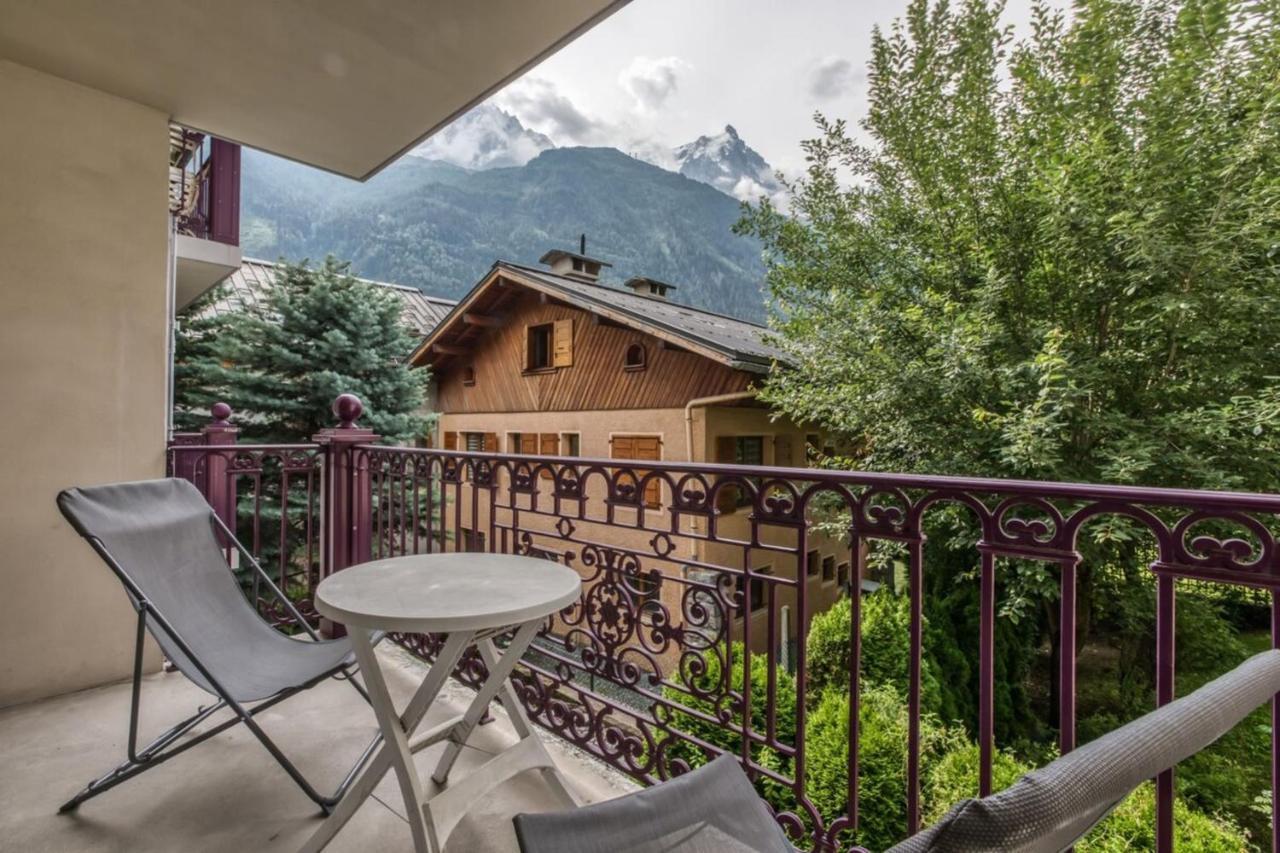 Villa Vallet- Newly Renovated 2 Bedroom Nestled Just Off The Main Street Chamonix Mont Blanc Exterior foto