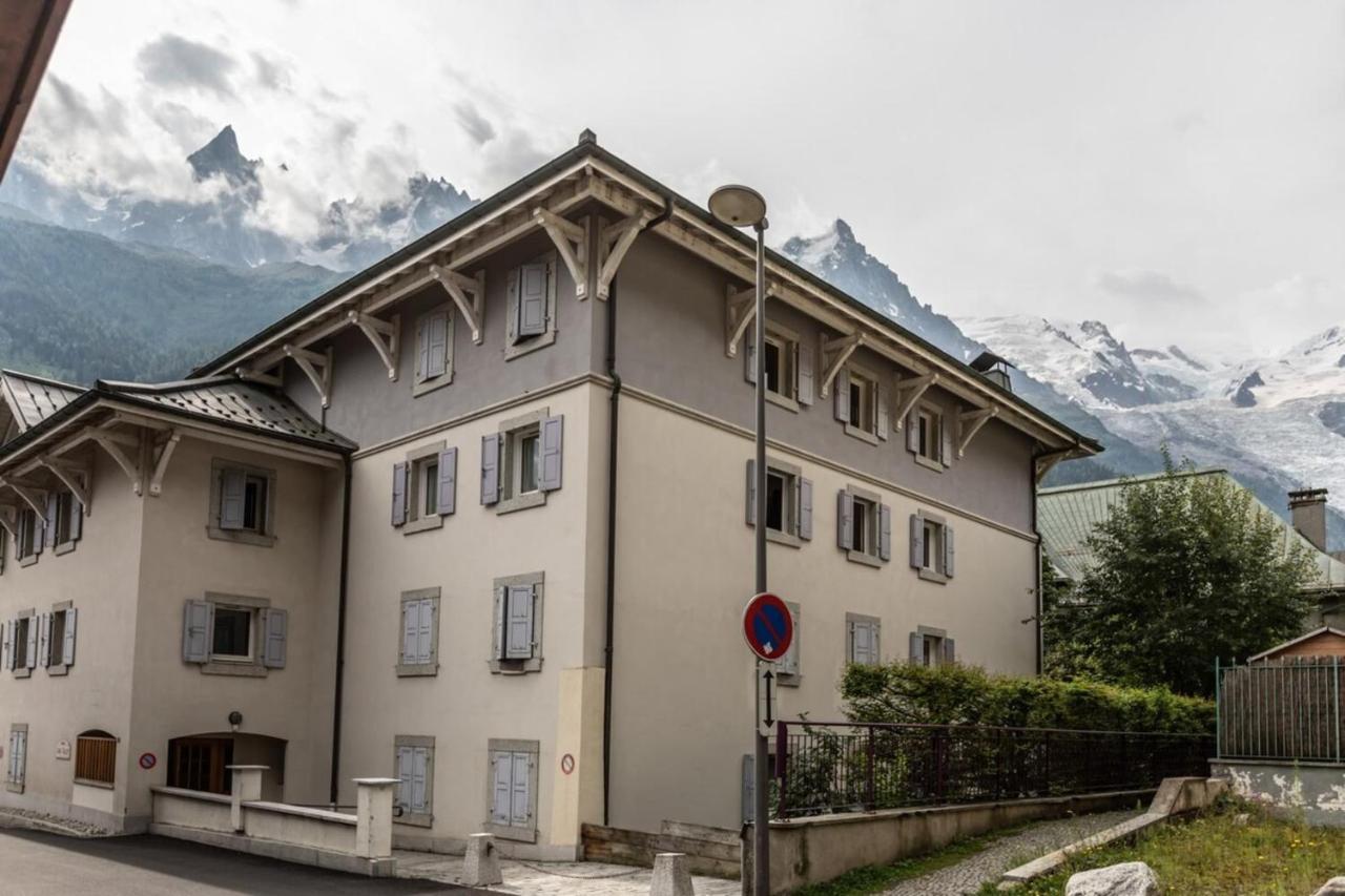 Villa Vallet- Newly Renovated 2 Bedroom Nestled Just Off The Main Street Chamonix Mont Blanc Exterior foto